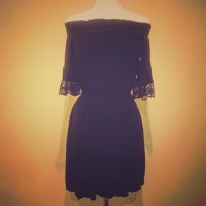 Black Dress with lace detail 🖤